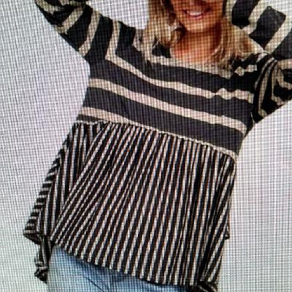 Umgee Gray White Striped Long Sleeve Babydoll Top Tiered Lace Size L- Free ship